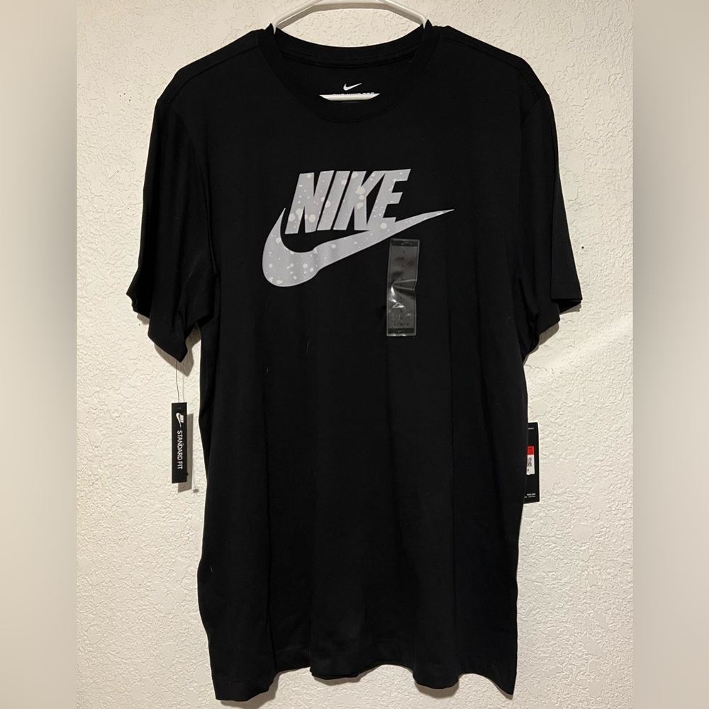 Men’s Nike Tee Size Large